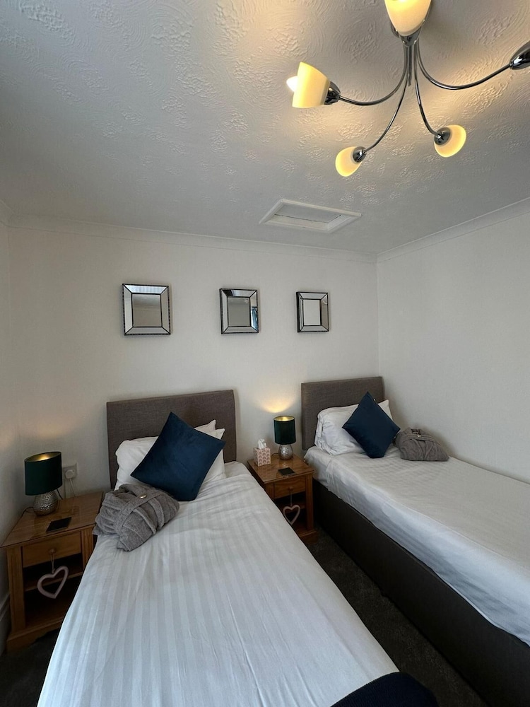 Double or Twin Room, Ensuite (room 1) photo 1