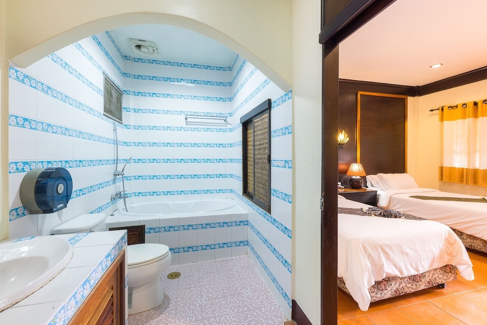 Deluxe Twin Room photo 2