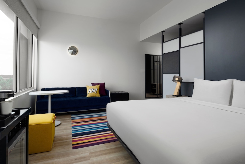 Room, 1 King Bed with Sofa bed thumbnail 6