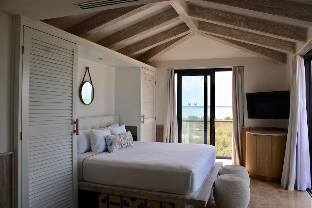 Oceanview Barefoot Suite - Photo 1