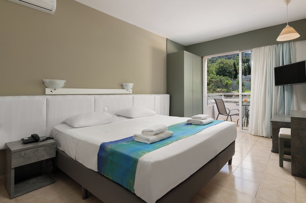 Standard Double or Twin Room, 1 Bedroom (Land View) photo 1