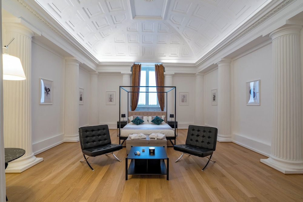 Deluxe Suite, 1 King Bed, City View