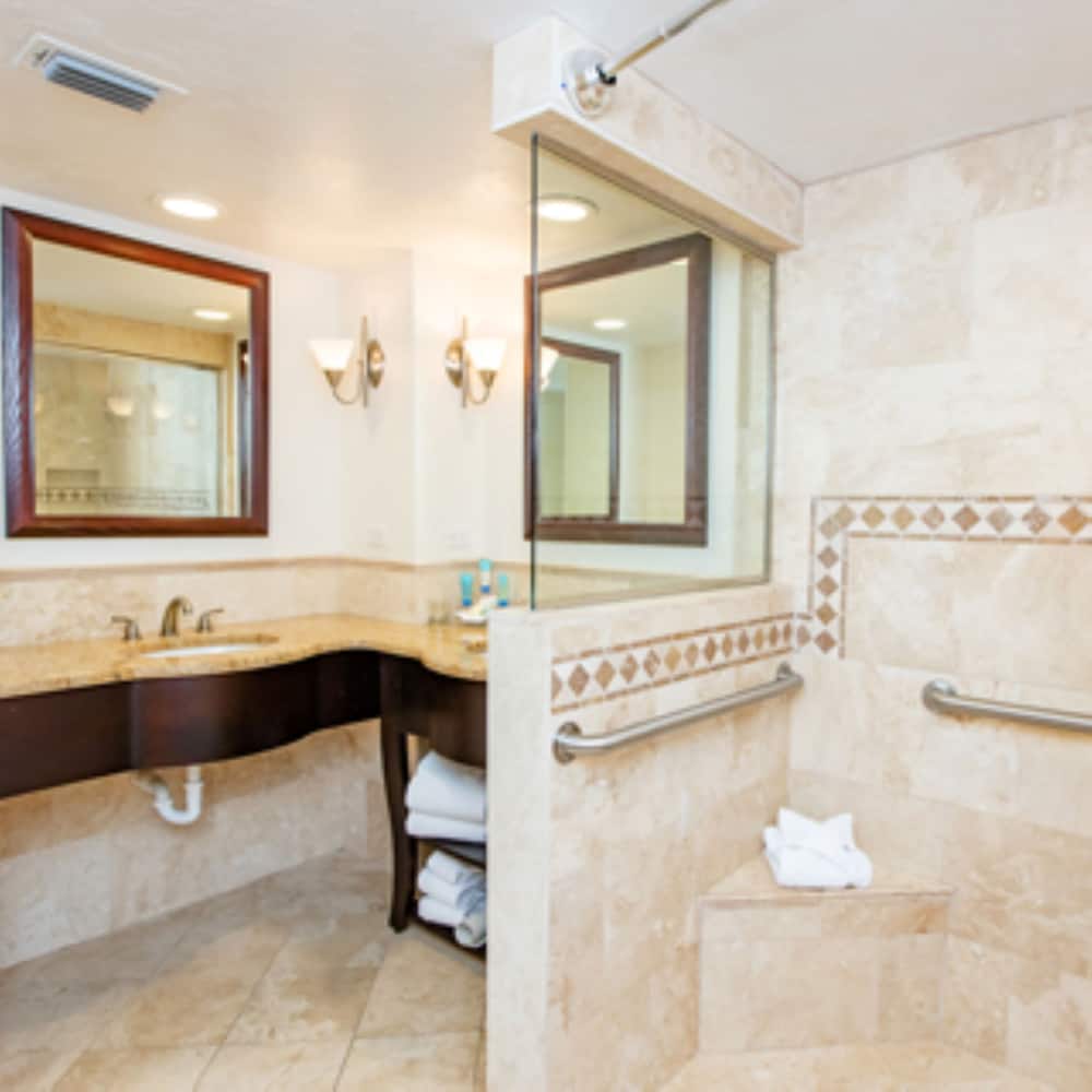 Suite, 1 King Bed with Sofa bed, Accessible, Kitchenette photo 2