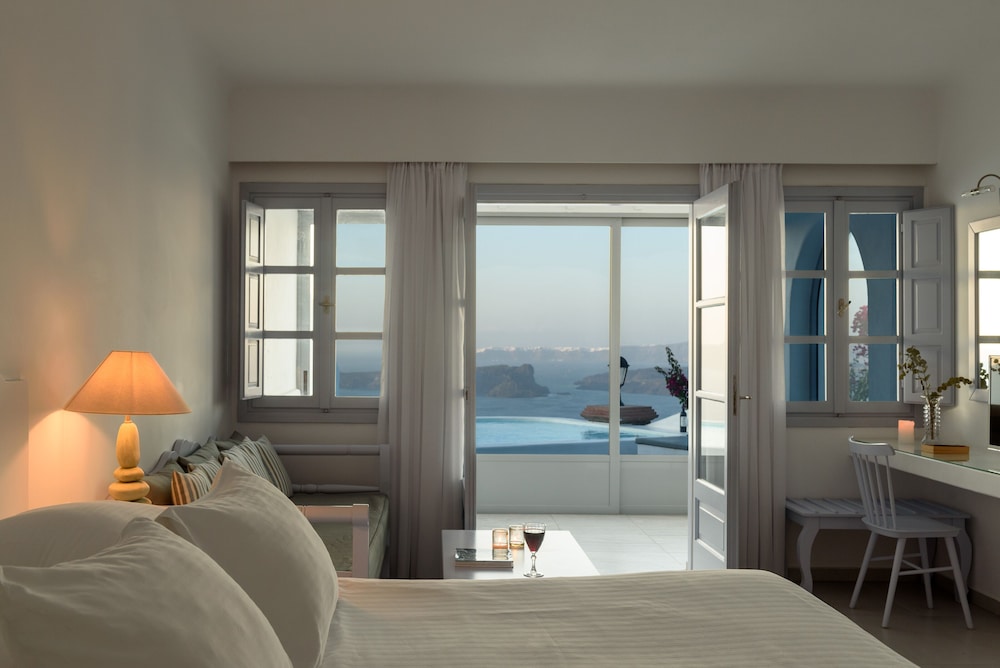Senior Suite, Private Pool (Volcano & Sunset View) - Photo 7