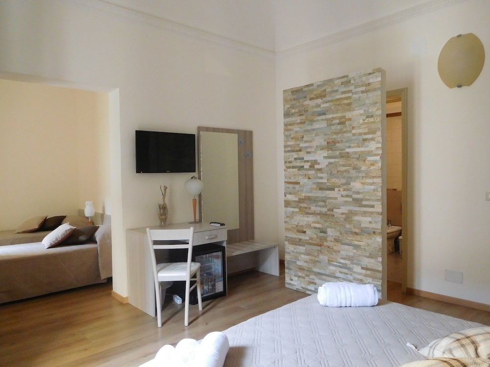 Double Room - Photo 4
