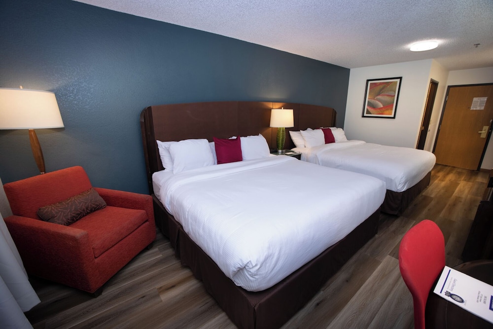 Premier Double Room, 2 Queen Beds, Non Smoking photo 3