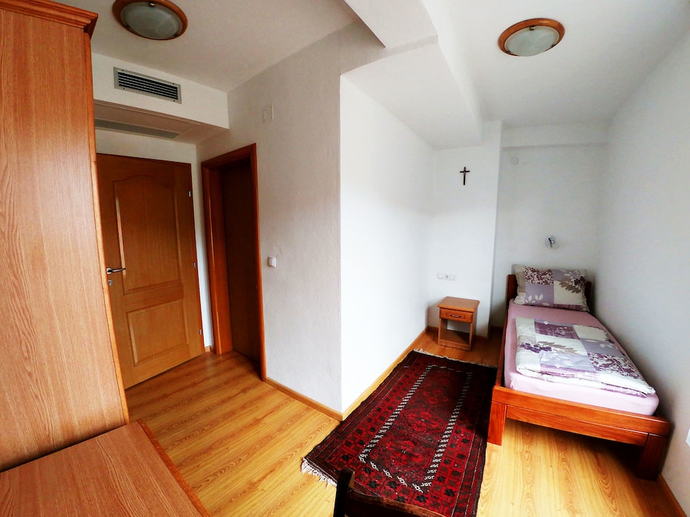 Basic Single Room, 1 Twin Bed, Mountain View photo 2