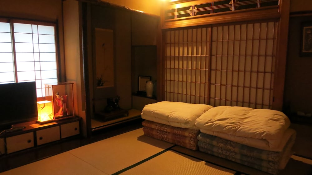 Standard Room, Shared Bathroom photo 3