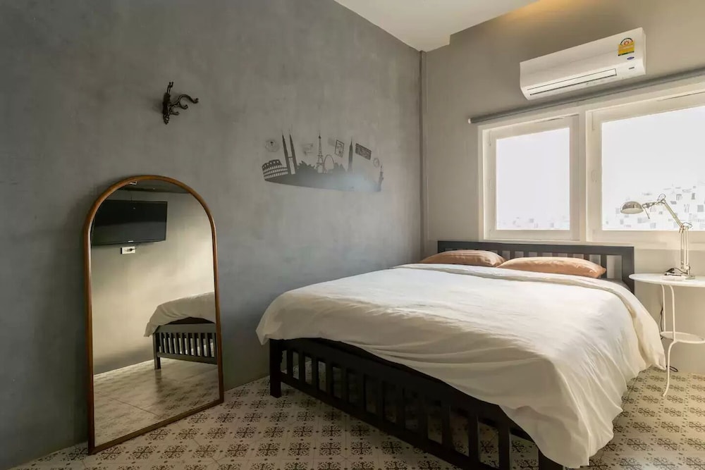 Economy Room, 1 Queen Bed, Non Smoking photo 2