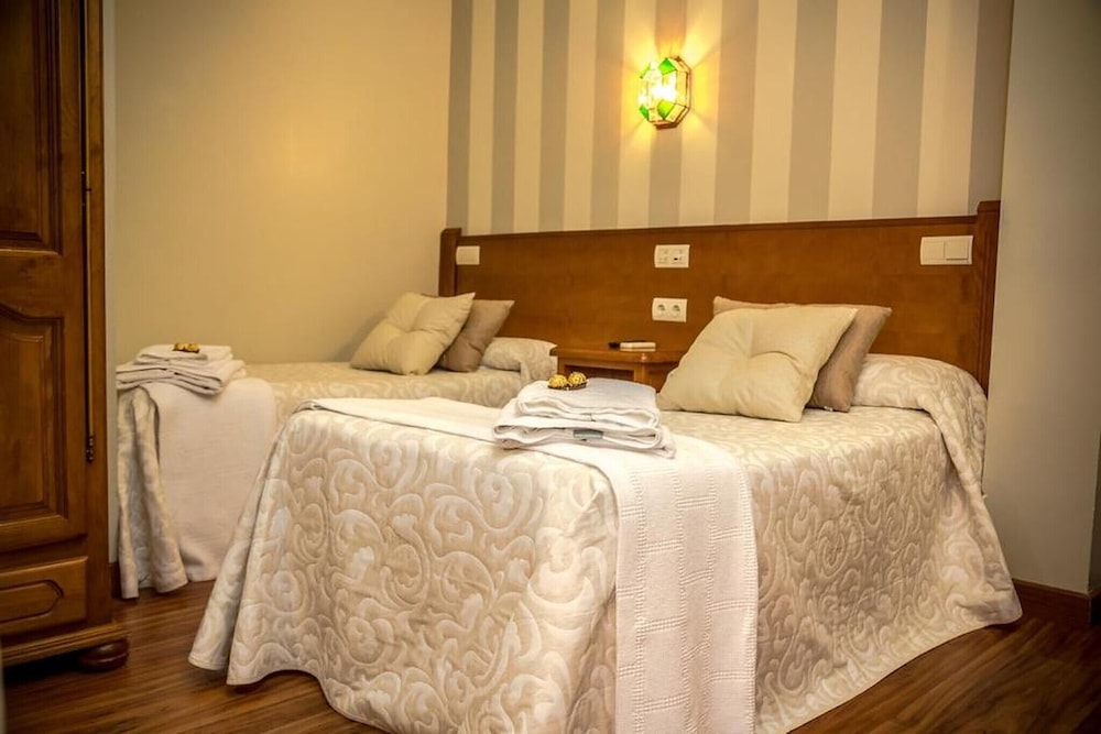 Twin Room - Photo 4