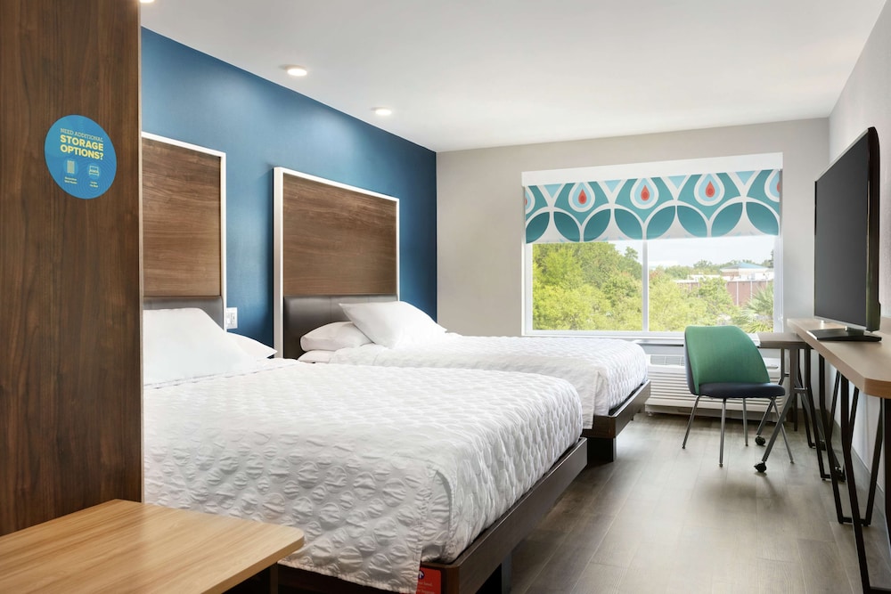 Room, 2 Queen Beds, Accessible, Bathtub (Hearing)