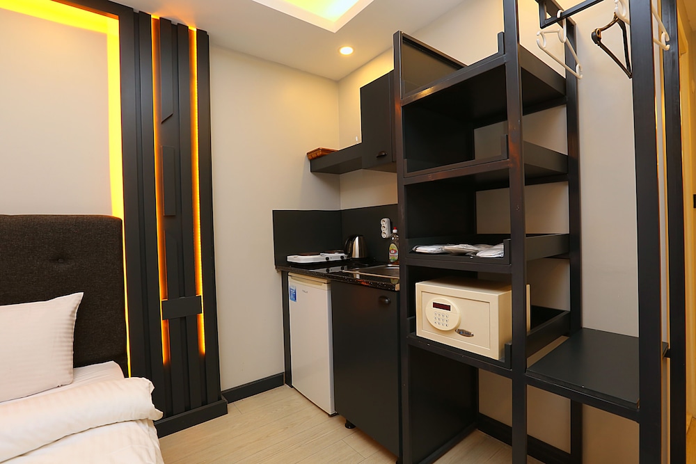 Deluxe Triple Room, Kitchen photo 3