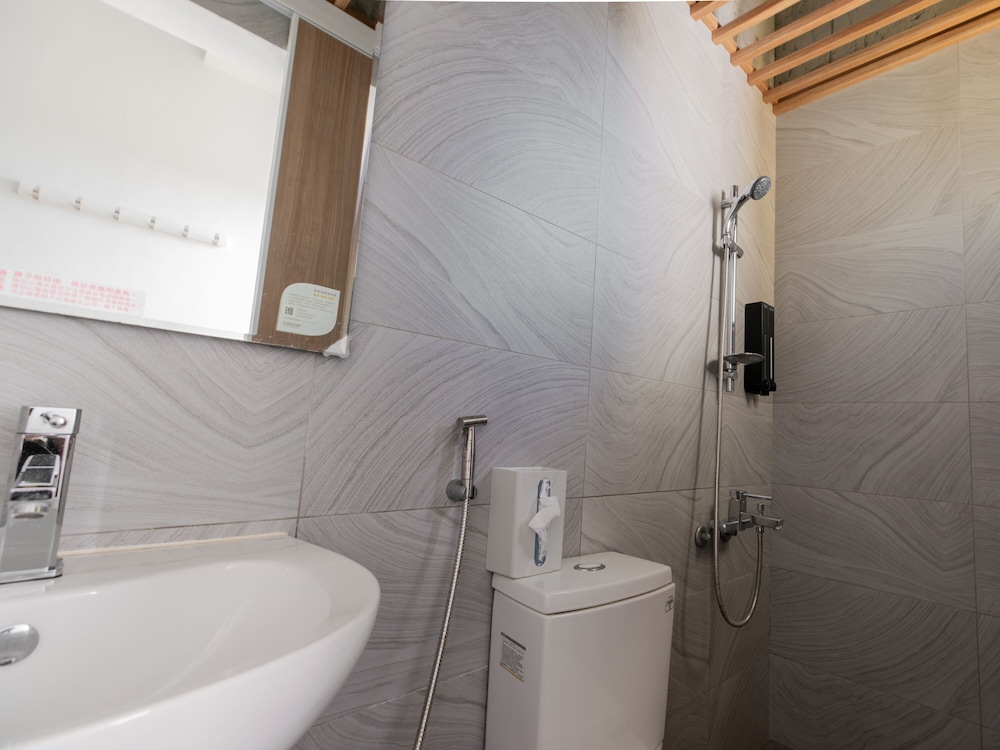 Standard Double Room - Photo 10