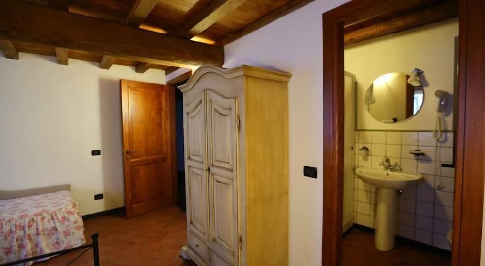 Family Quadruple Room - Photo 4