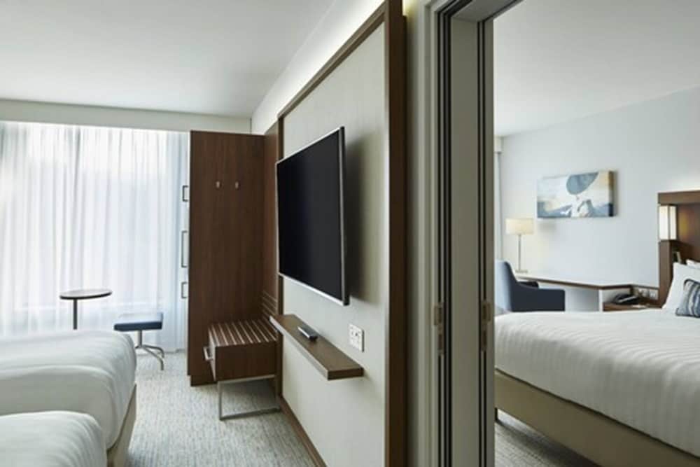 Standard Room, 1 King Bed - Photo 2