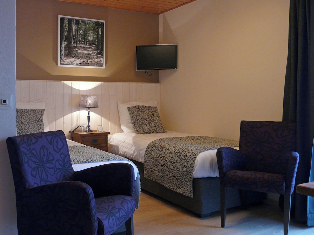 Economy Double Room, Balcony, Hill View photo 2
