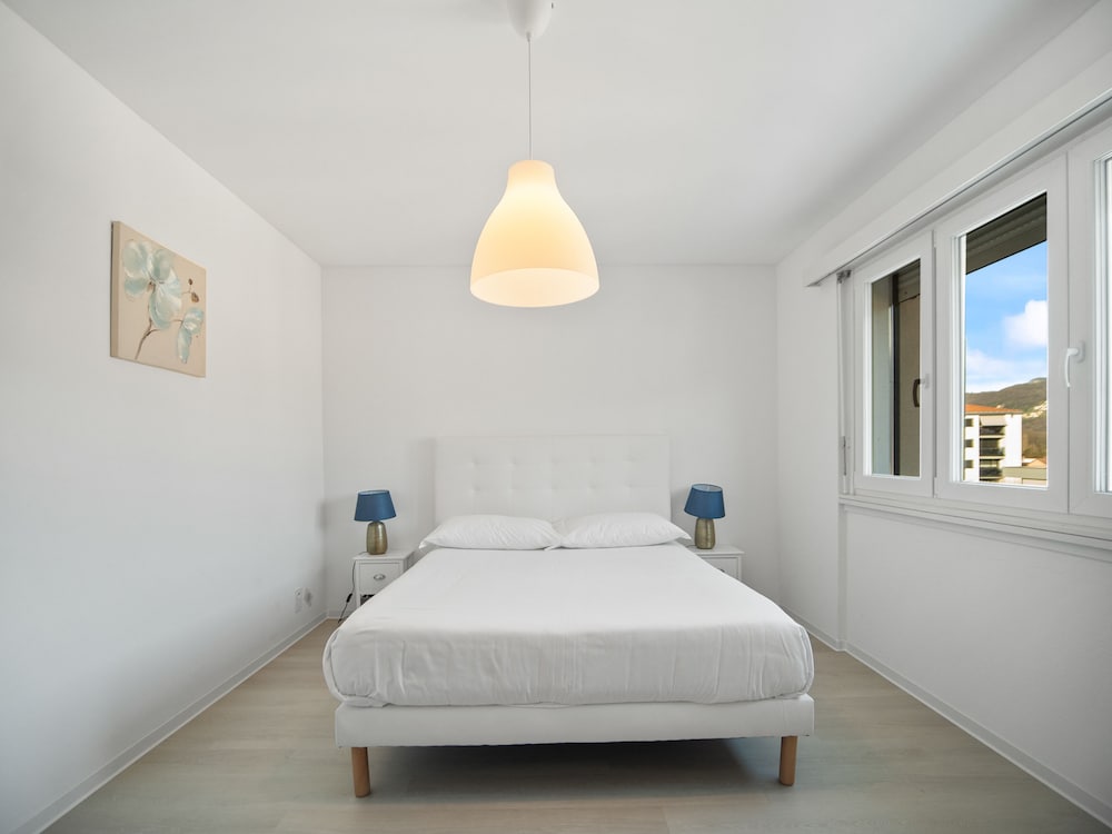 Apartment photo 2