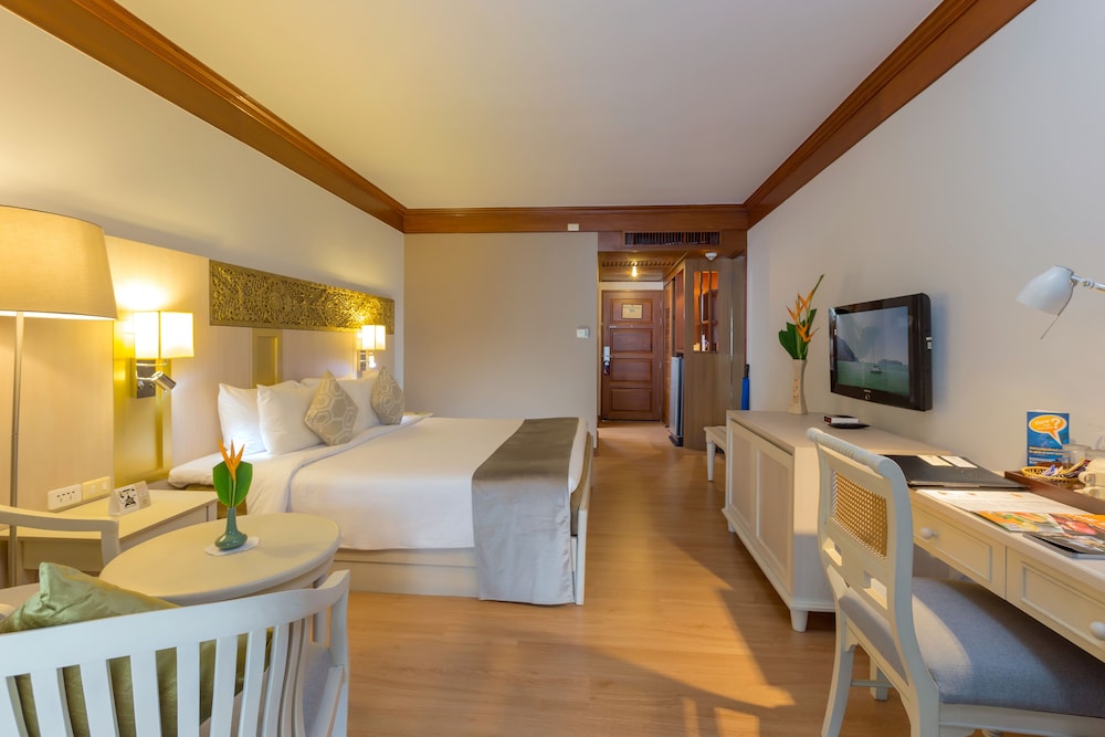 Deluxe Room, 1 King Bed, Balcony, Sea Facing - Photo 1