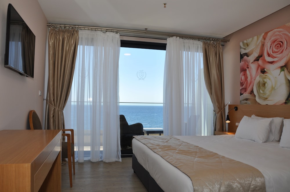 Standard Double Room, Partial Sea View photo 1