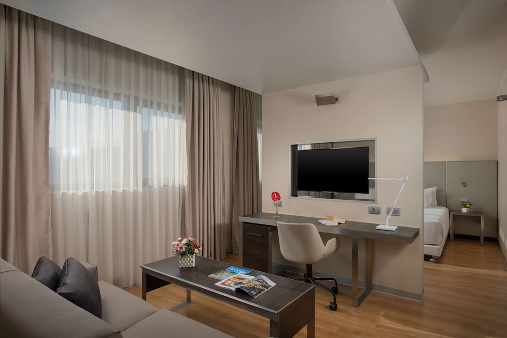 Junior Suite (Extra Bed 3 adults) - Photo 1