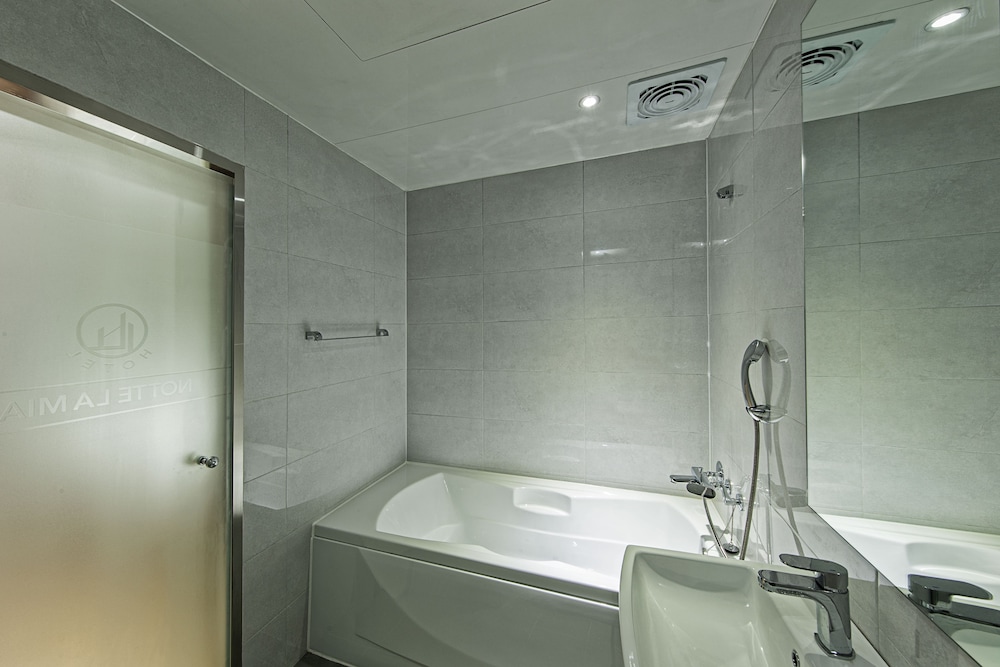 City Suite, City View (Twin Room) - Photo 3
