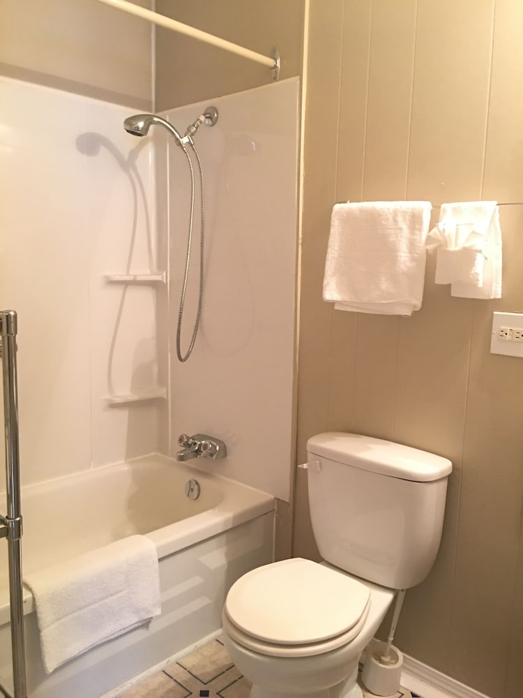 Economy Room, 1 Queen Bed, Kitchenette photo 2