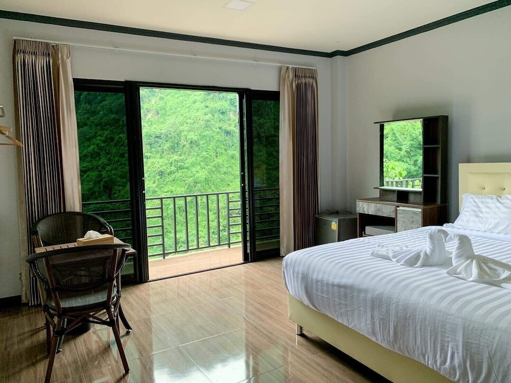 Deluxe Room - Photo 8
