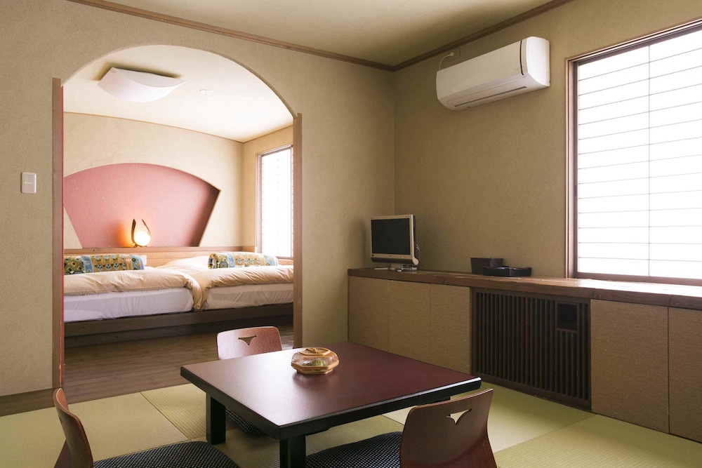 Japanese/Western Style Room - SHOBU, Shared Bathroom, Private Toilet with Joshu Beef Dinner photo 1