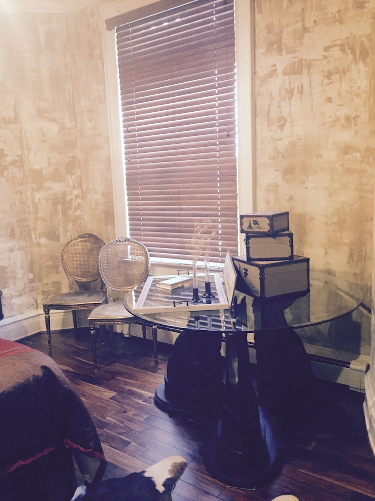 Suite, 1 Queen Bed, Kitchenette (French Suite) photo 1