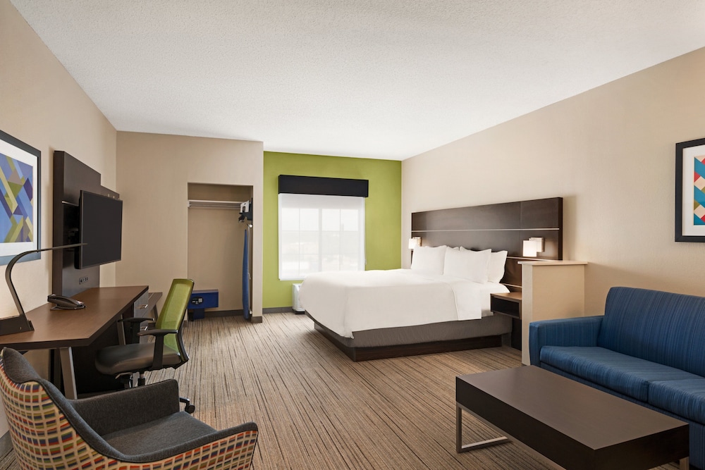 Suite, 1 King Bed, Accessible (Communications, Accessible Tub) photo 1