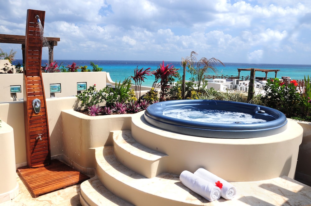 Deluxe Penthouse, 3 Bedrooms, Partial Ocean View - Photo 1