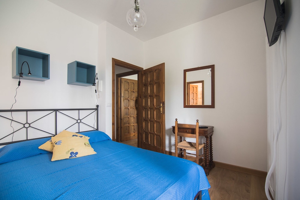 Double Room Economy