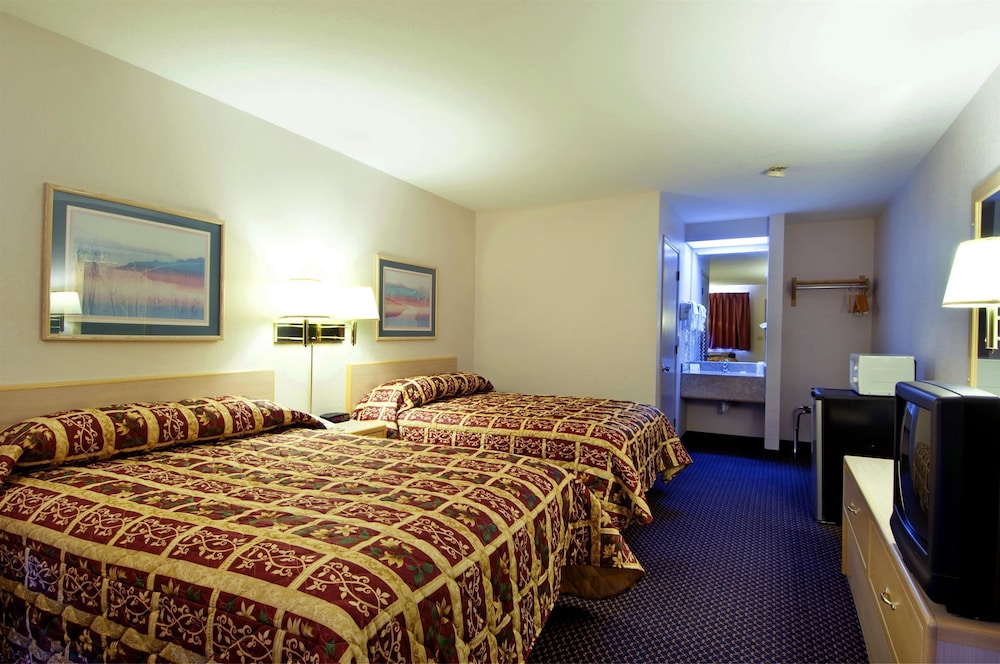 Room, 2 Double Beds, Non Smoking - Photo 2