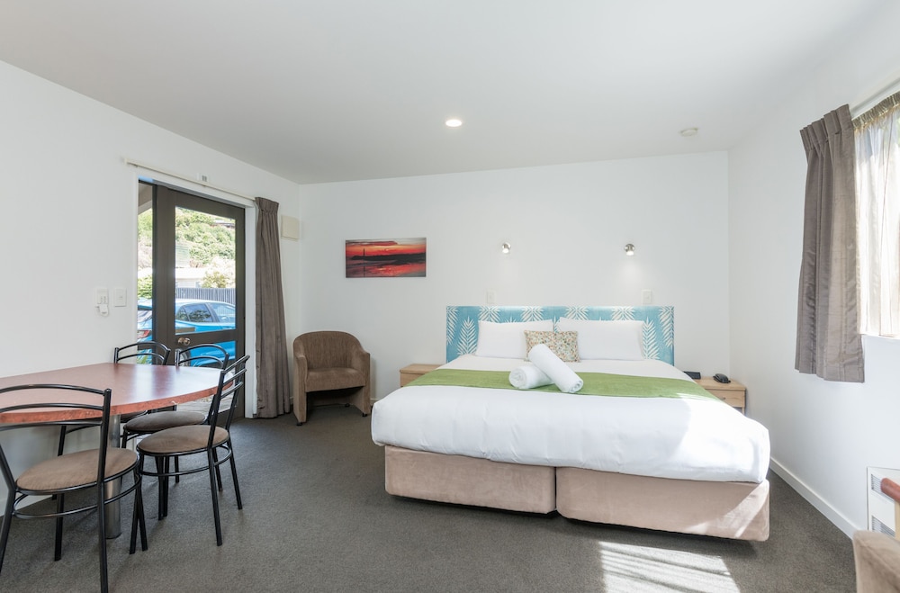 One Bedroom Family Unit photo 1