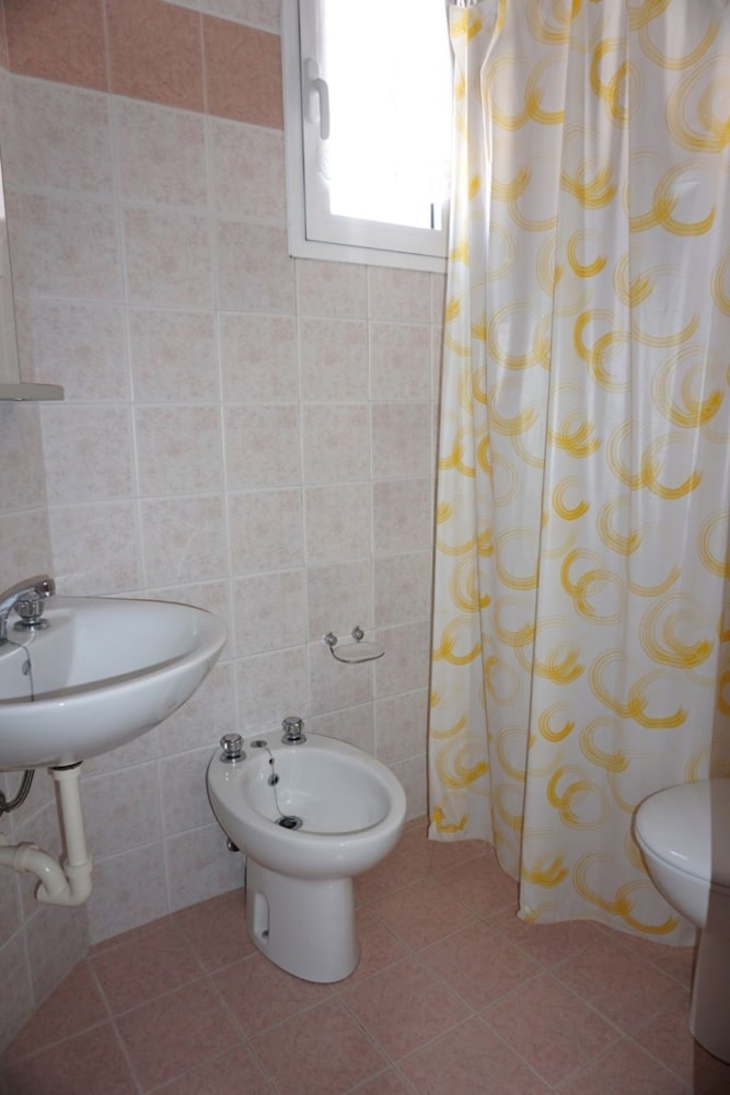 Studio, Multiple Bedrooms, Balcony photo 3