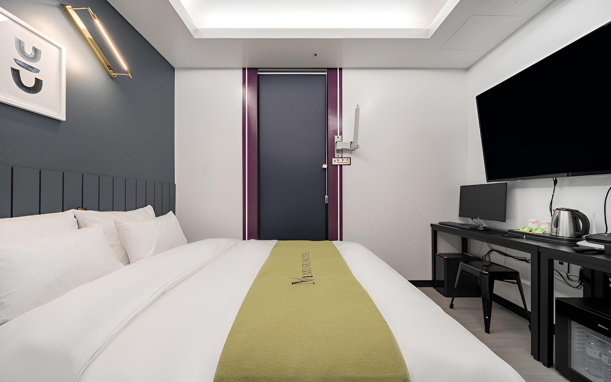 Room (Standard room (netflix available)) photo 3