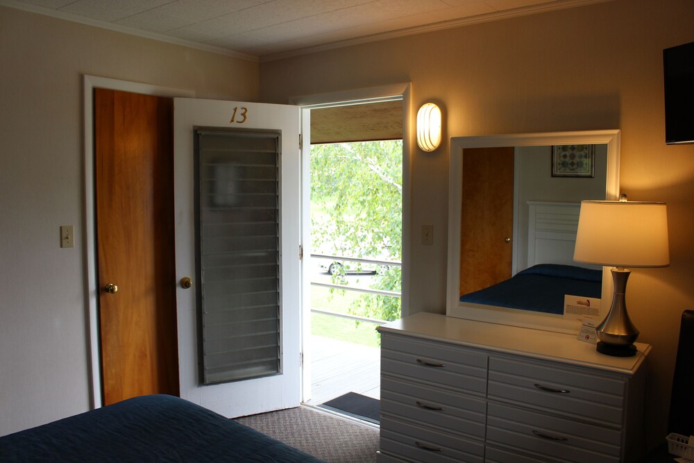 Edmonton, 1 Queen Bed photo 2