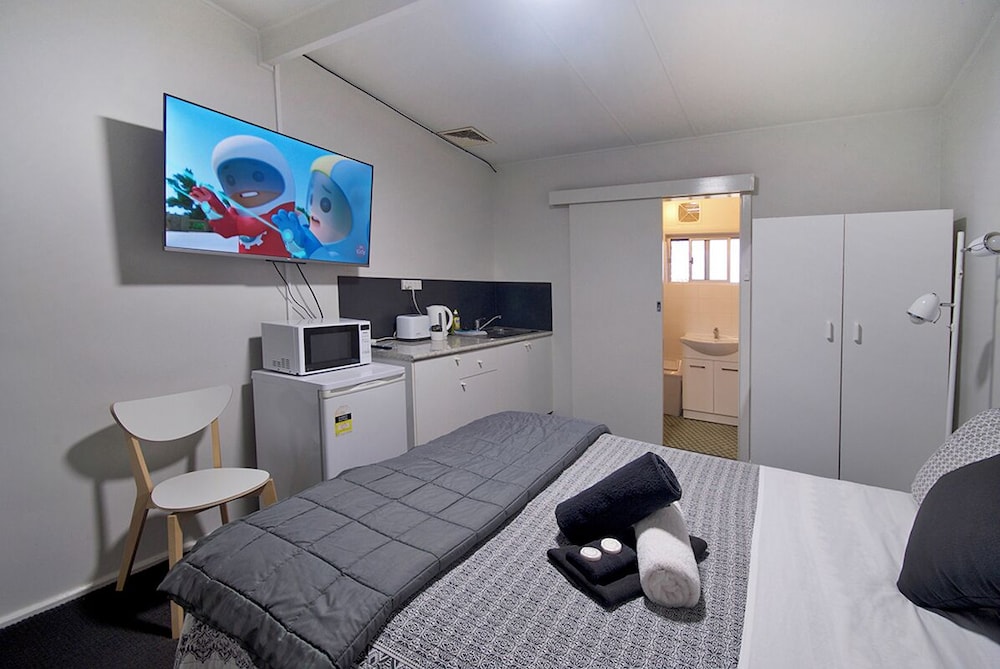 Comfort Double Room, 1 Queen Bed, Private Bathroom, Garden View photo 1