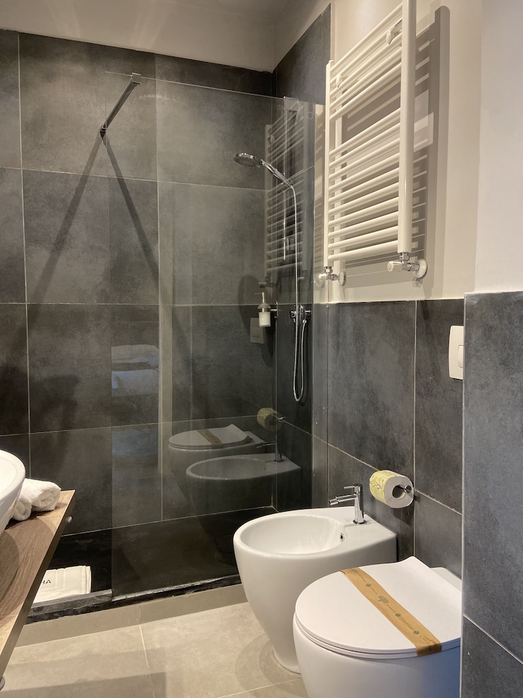 Comfort Room photo 2