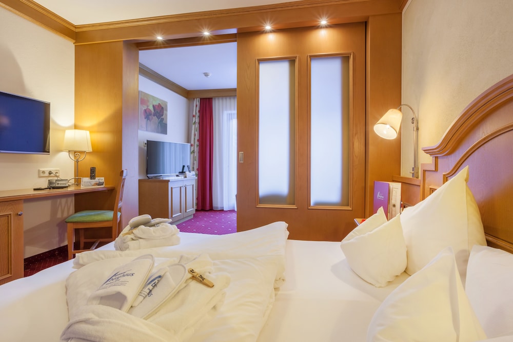 Deluxe Room, 2 Bedrooms, Balcony, Valley View photo 2
