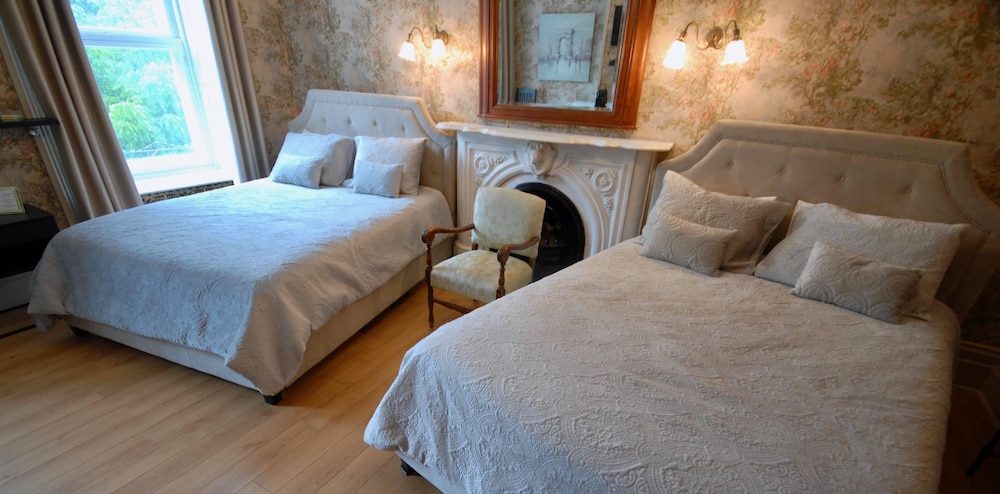 Superior Double Room, 2 Queen Beds, Non Smoking, Private Bathroom