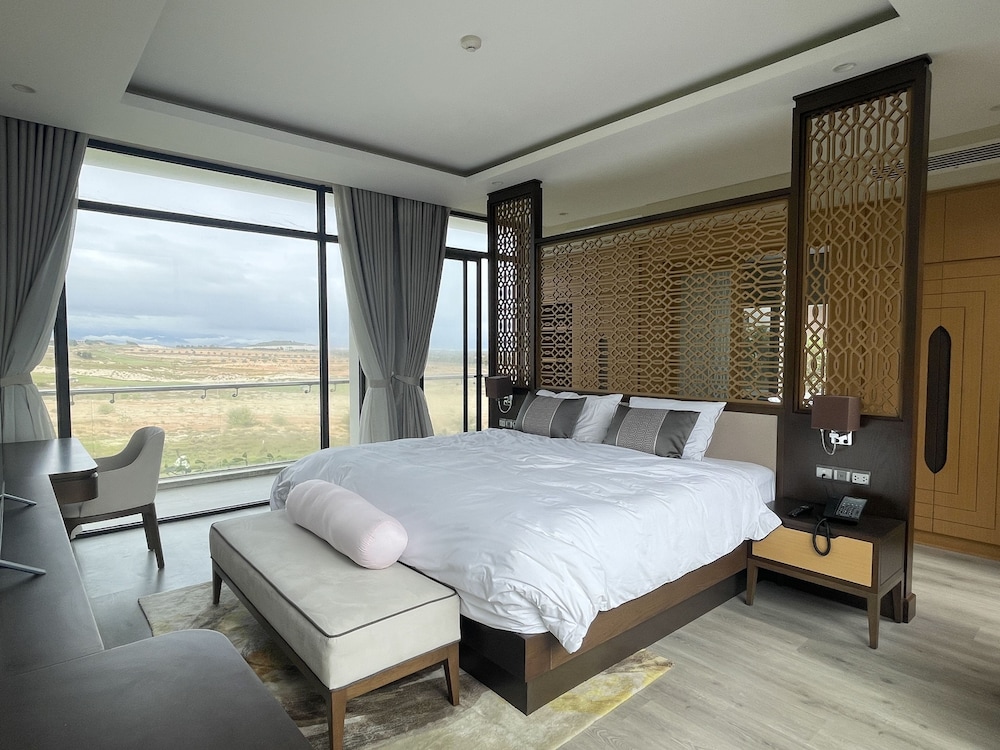 Royal Suite, Mountain View photo 1