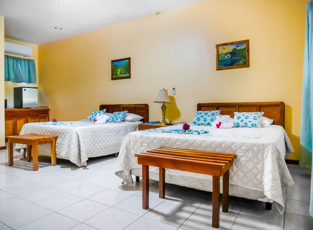 Standard Quadruple Room, 2 Double Beds photo 1