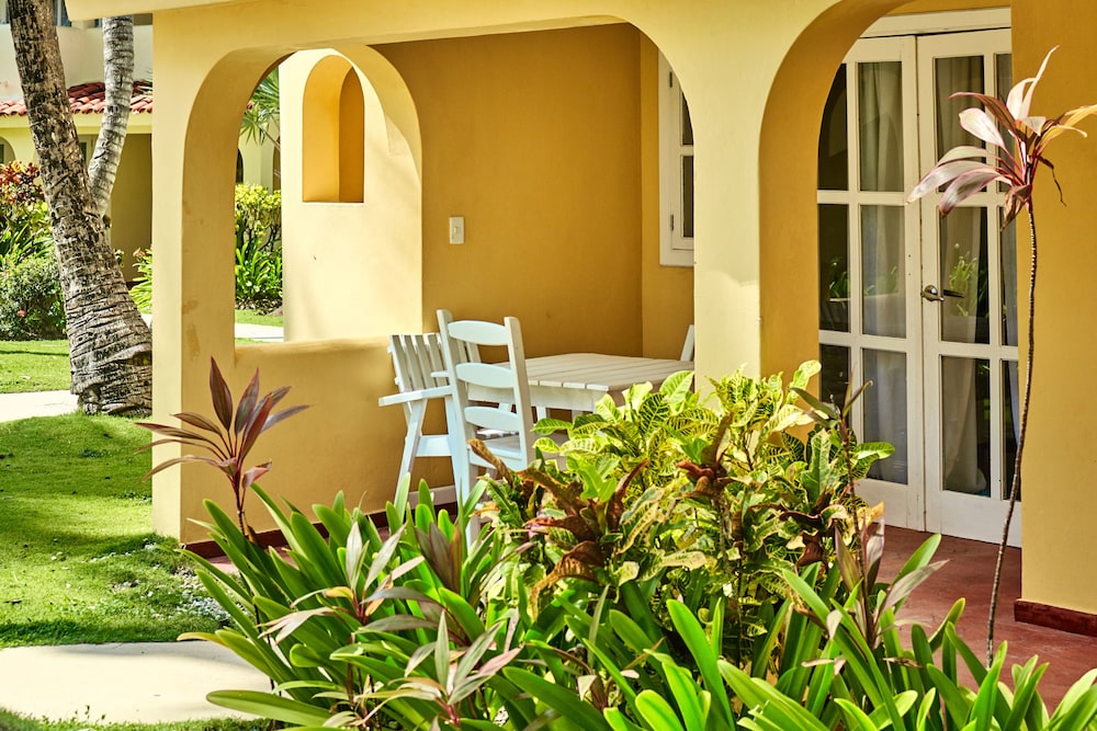 Los Corales Villas Beach View Junior Suite photo 3