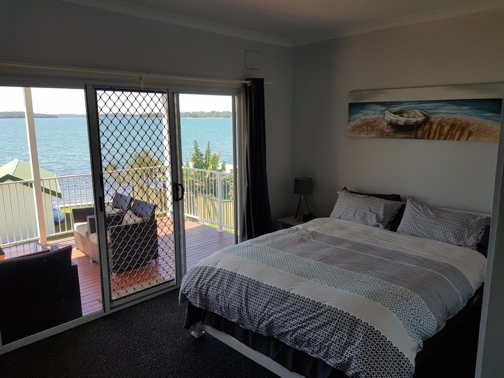 Luxury House, 3 Bedrooms, Lake View photo 1