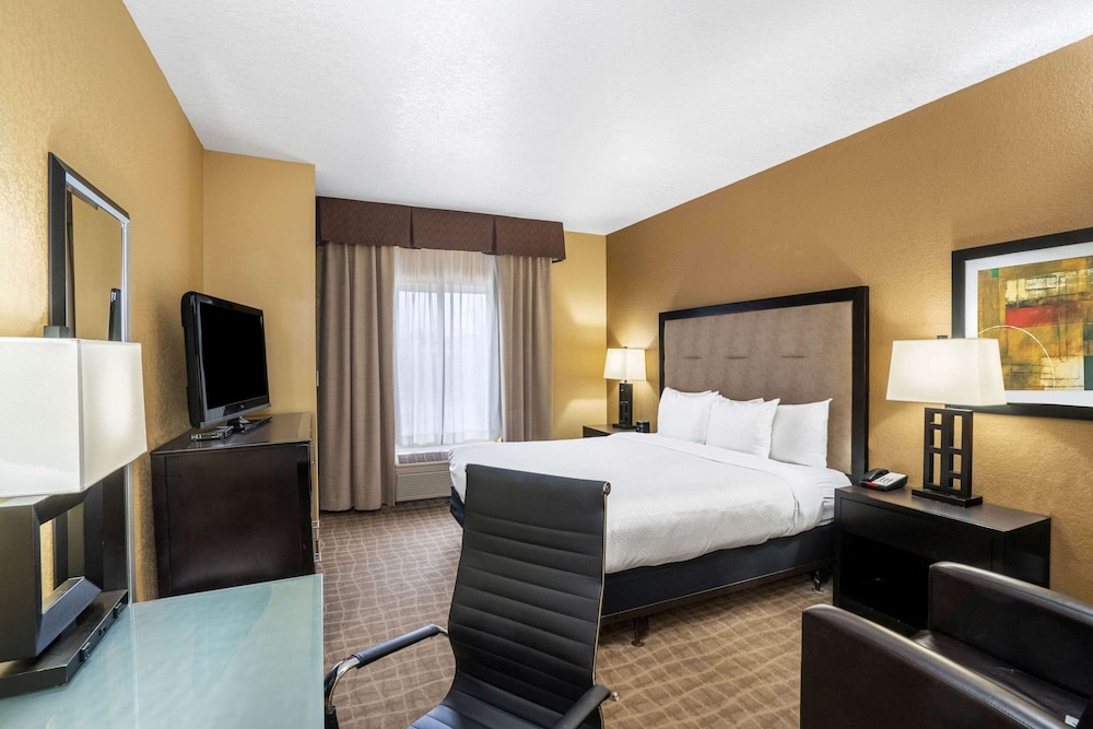 Deluxe Room, 1 King Bed, Non Smoking (Deluxe Executive Room) - Photo 2