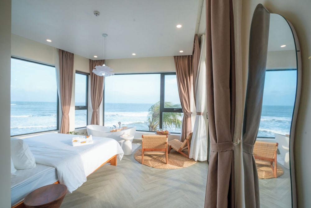 Luxury Single Room, Balcony, Beach View