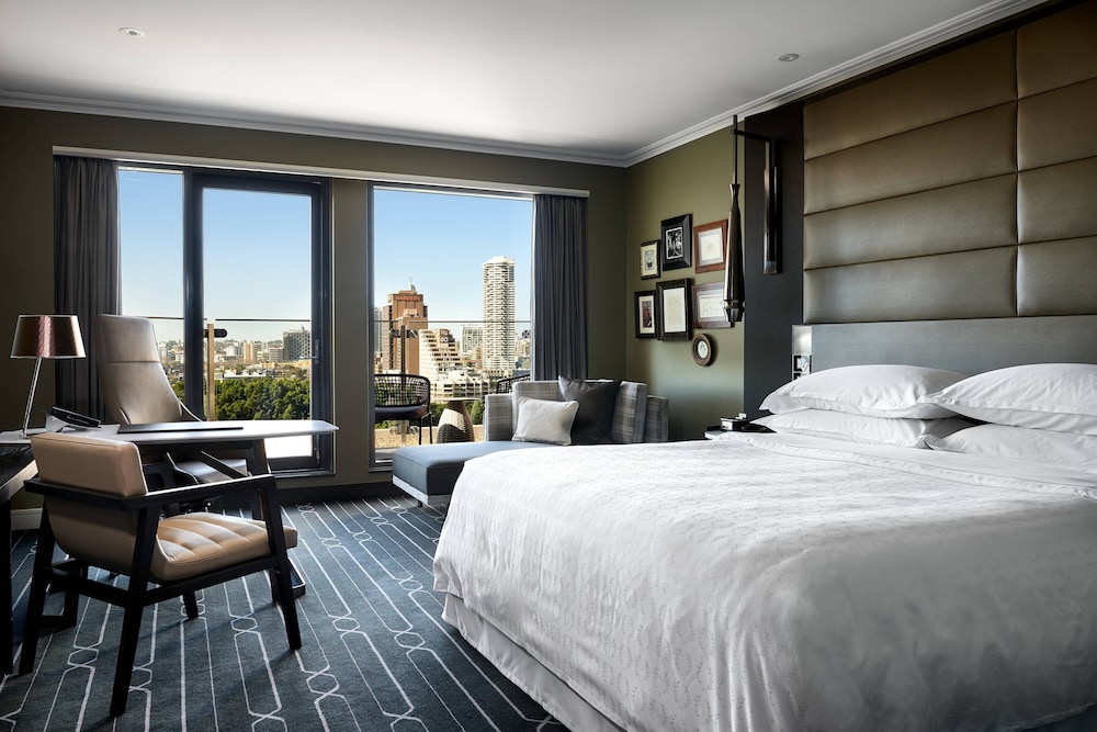 Club Room, 1 King Bed, Terrace