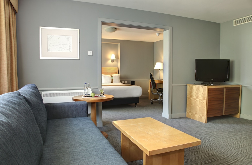 Suite, 1 Double Bed with Sofa bed - Photo 2