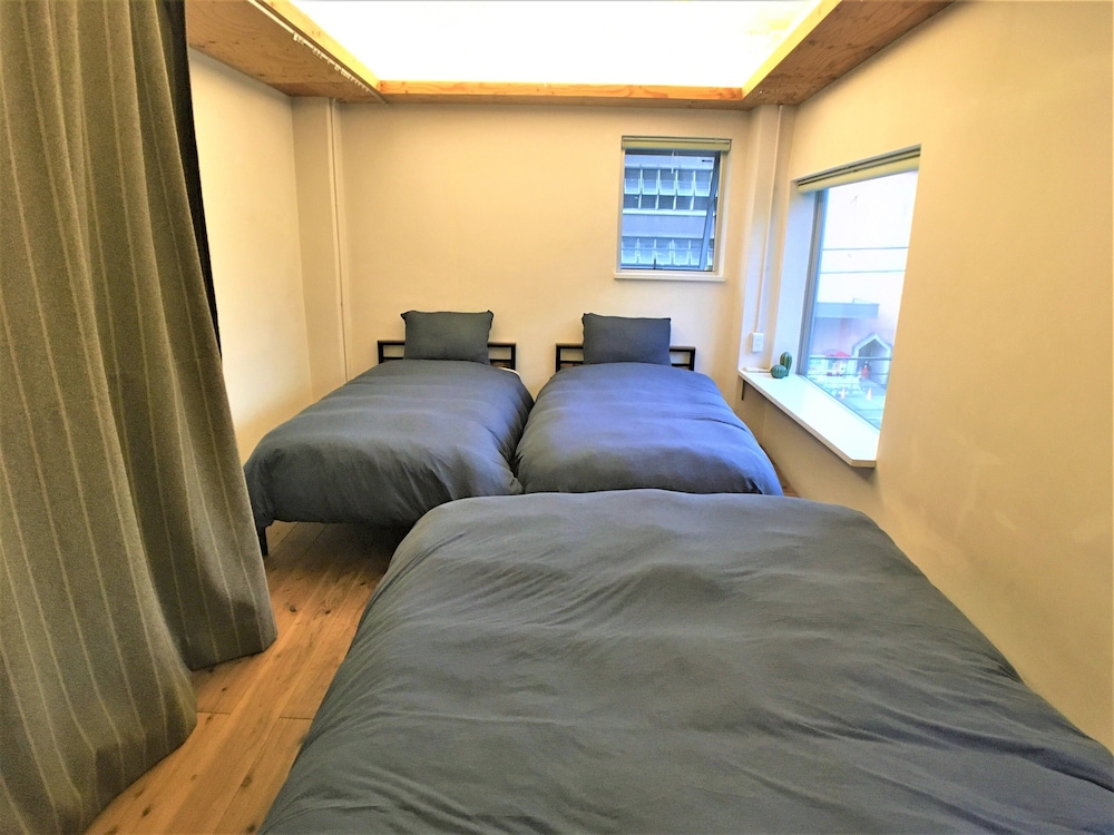 Room (/10) photo 2